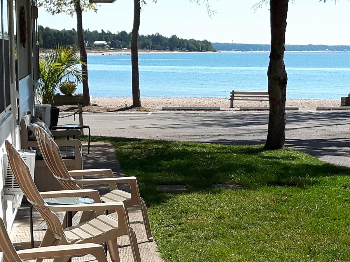 Balm Beach Resort And Motel Buitenkant foto